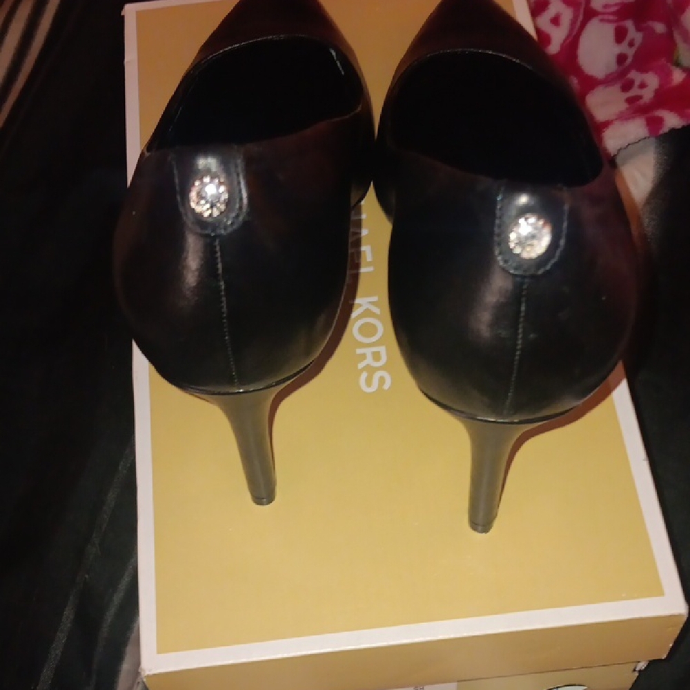 Michael Kors Black Pointed Heels - Picture 3 of 4